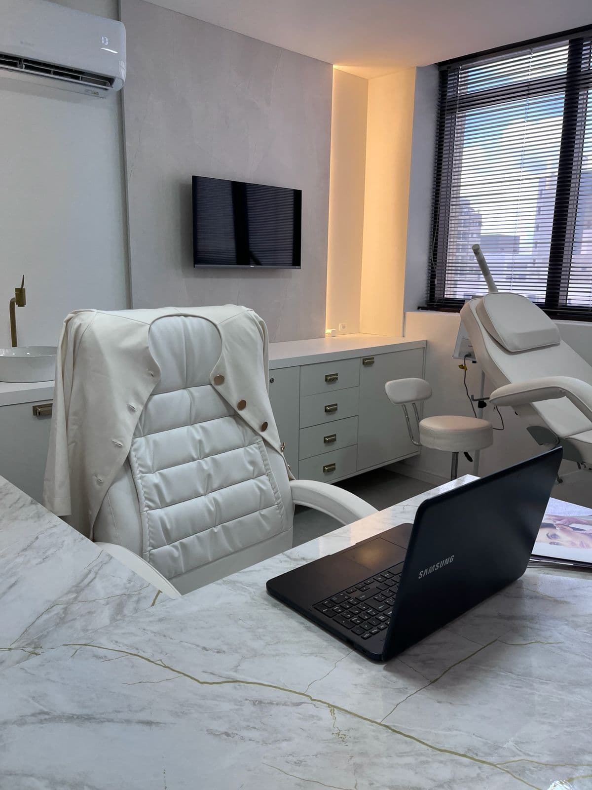 Bancada em mármore branco