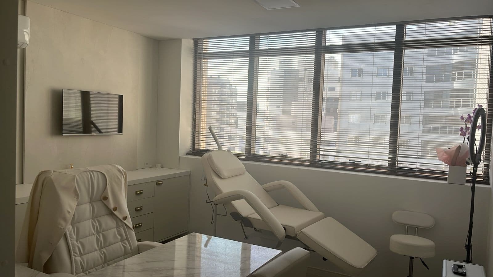 Sala de atendimento com vista